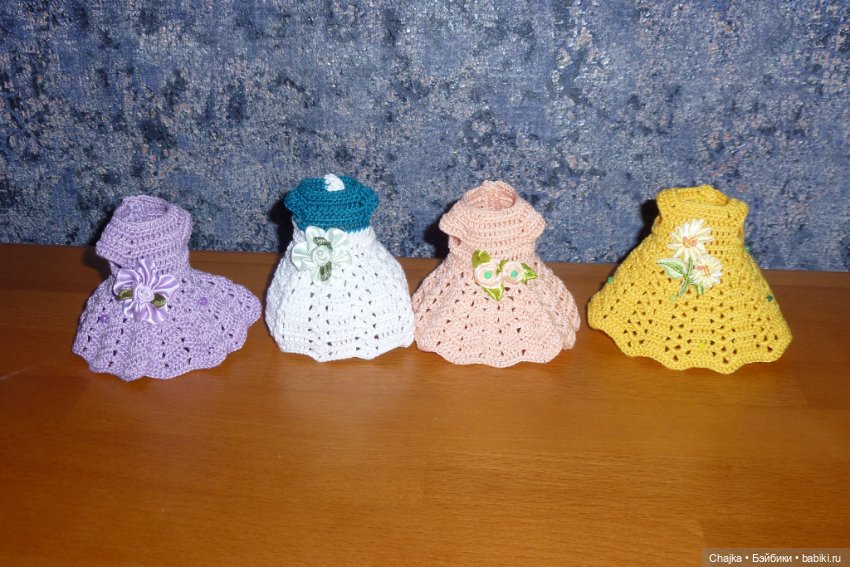 Вязаные платья на кукол Kiss me и Косолапки, ГДР, 17 и 18 см