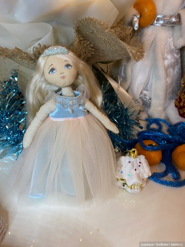 Молли примеряет наряд Снежинки (фото 7)