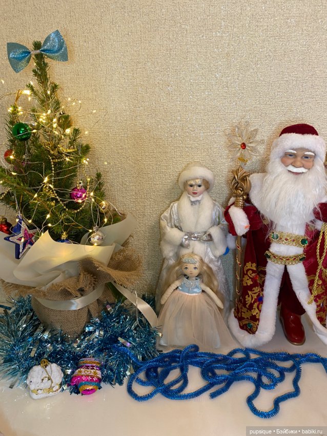 Молли примеряет наряд Снежинки