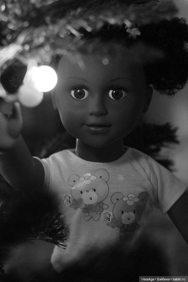DEFAчка-негритянка у ёлки (фото 2)