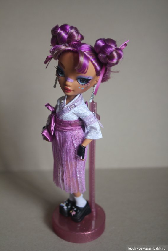 Новенькая Rainbow high Lila (фото 6)