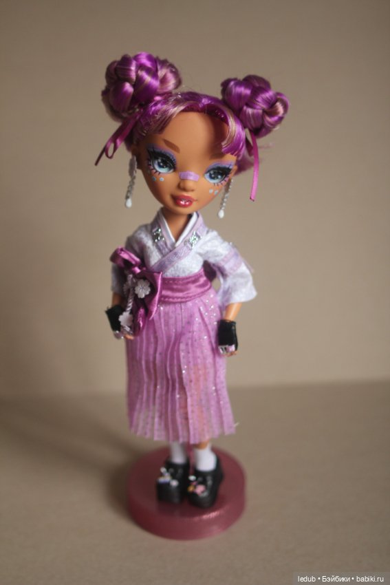Новенькая Rainbow high Lila