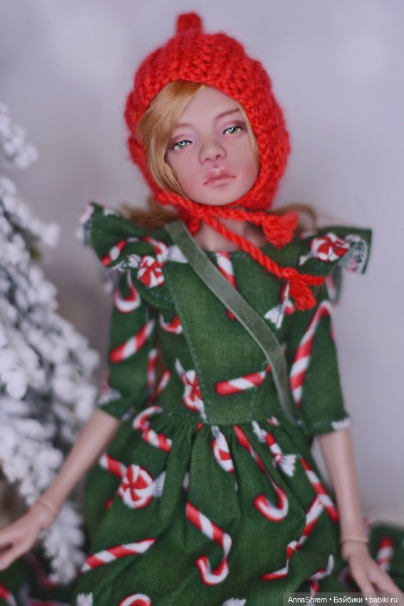 Лора Птичка в новом наряде