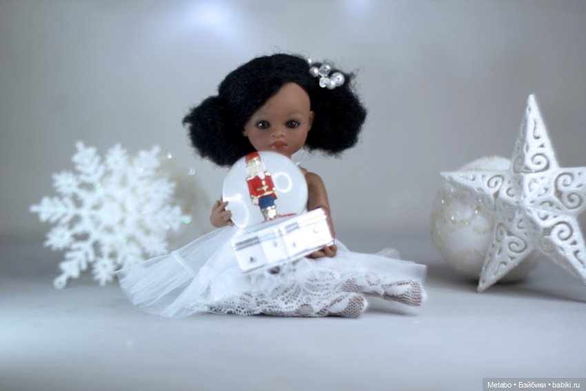 Новогодние платья и чудеса для шоколадных куколок