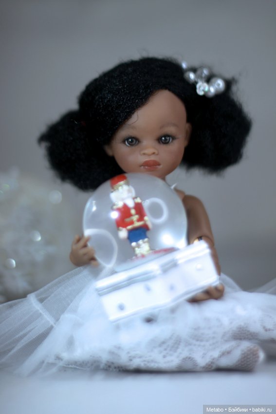 Новогодние платья и чудеса для шоколадных куколок (фото 8)