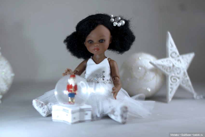 Новогодние платья и чудеса для шоколадных куколок (фото 5)