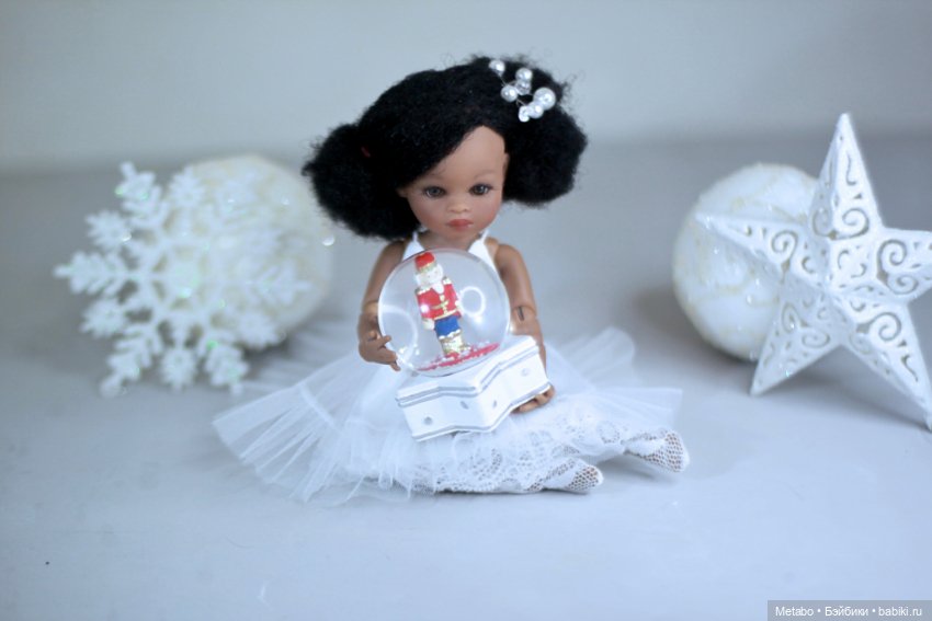 Новогодние платья и чудеса для шоколадных куколок (фото 10)