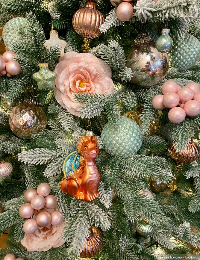 И вот она, нарядная, на праздник к нам пришла