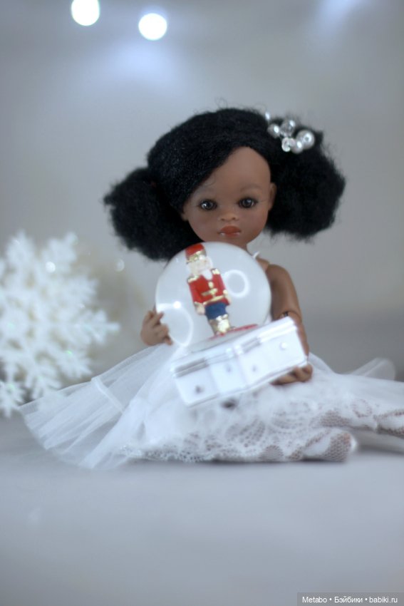 Новогодние платья и чудеса для шоколадных куколок (фото 7)