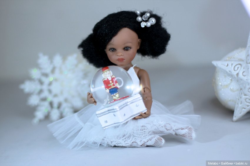 Новогодние платья и чудеса для шоколадных куколок (фото 9)
