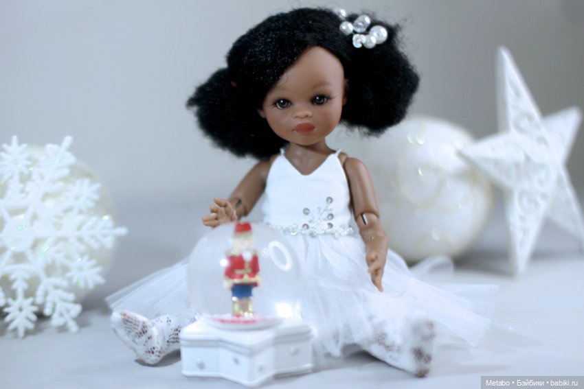 Новогодние платья и чудеса для шоколадных куколок (фото 4)