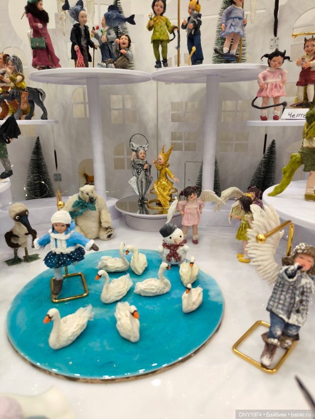 Третья часть обзора зимнего бала на Тишинке