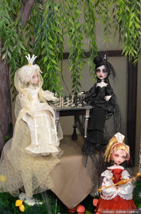 Стенд Арт проект: Алиса, сквозь зеркала