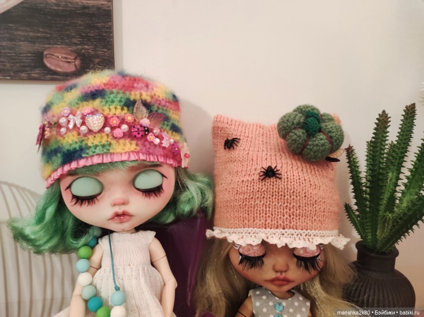 Новые шапки на кукол Блайз