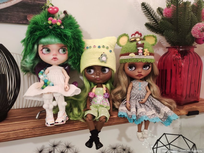Новые шапки на кукол Блайз