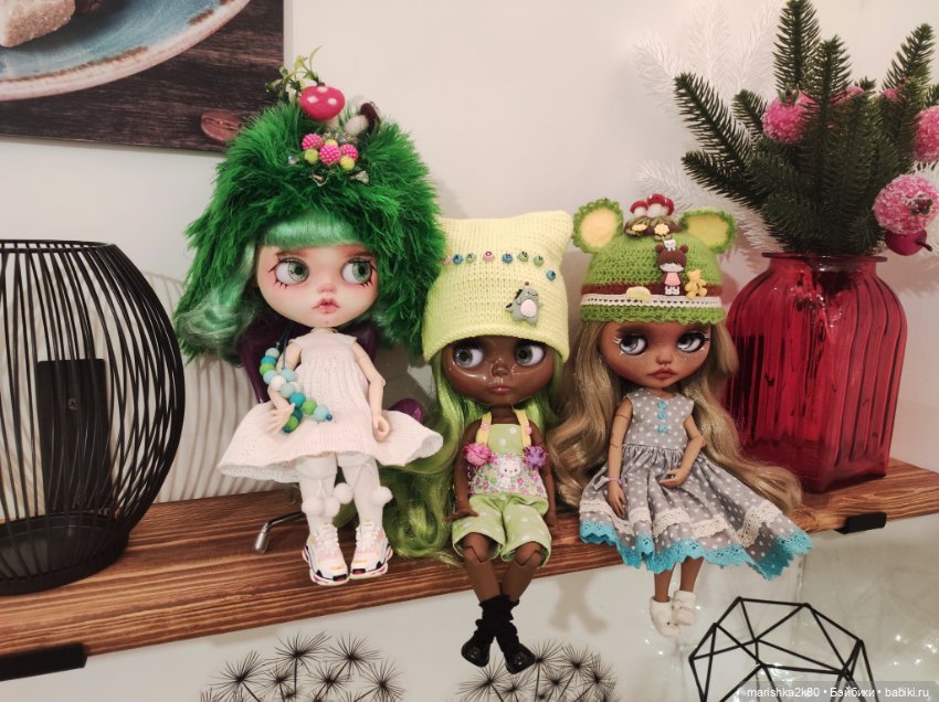 Новые шапки на кукол Блайз