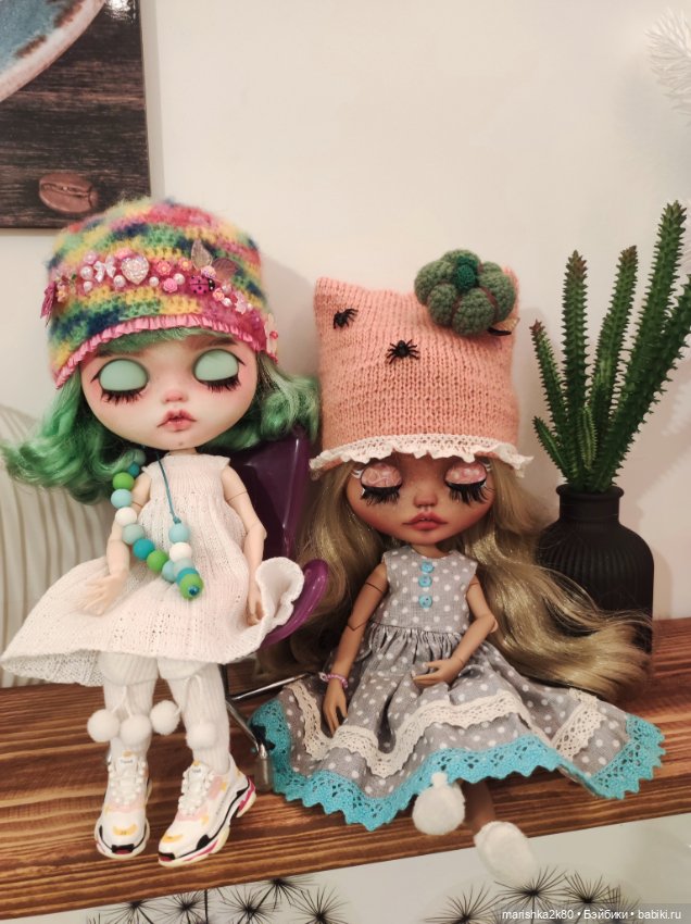 Новые шапки на кукол Блайз