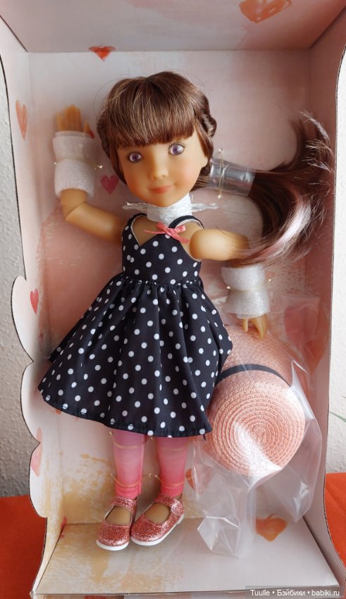 Бэйли Руби Рэд - вампир — Куклы Ruby Red (Руби Ред) Fashion Friends: Siblies (фото 5)