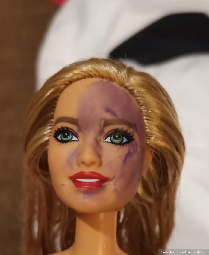 Убираем шариковую ручку с куклы