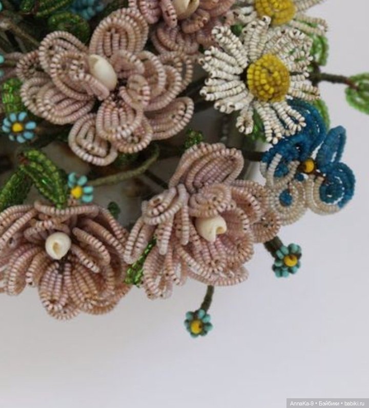 Модные французские куклы и декор из стекляруса