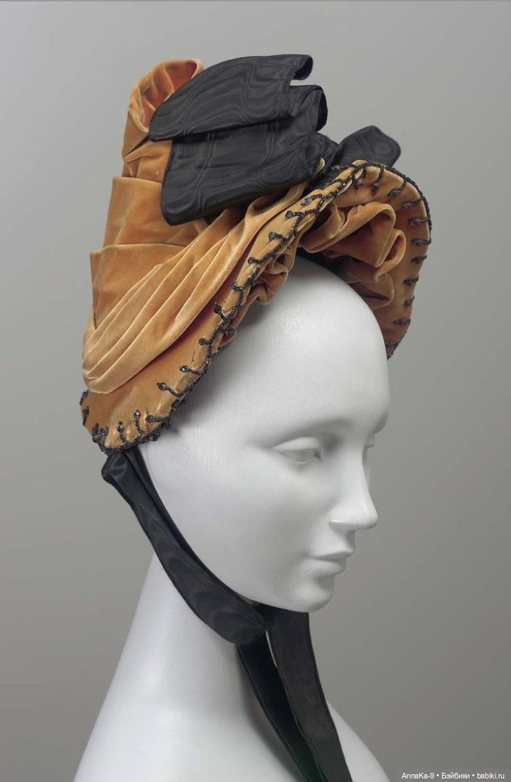 Бисер и стеклярус в декоре шляпок у антикварных куол