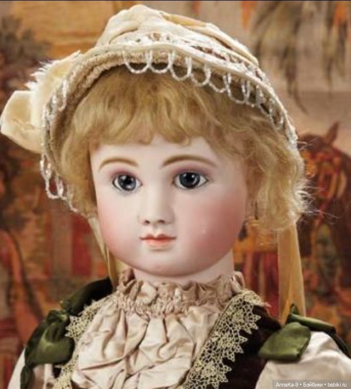 Бисер и стеклярус в декоре шляпок у антикварных куол