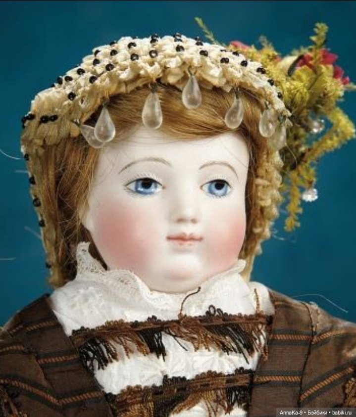 Бисер и стеклярус в декоре шляпок у антикварных куол