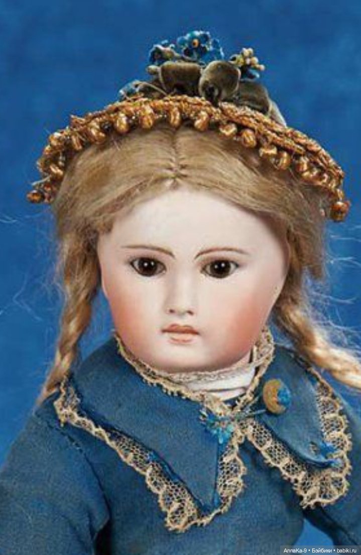 Бисер и стеклярус в декоре шляпок у антикварных куол