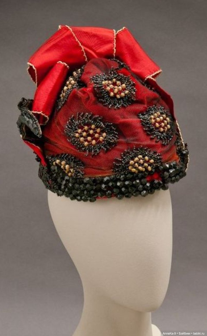 Бисер и стеклярус в декоре шляпок у антикварных куол
