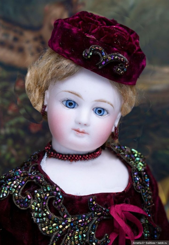 Бисер и стеклярус в декоре шляпок у антикварных куол (фото 6)