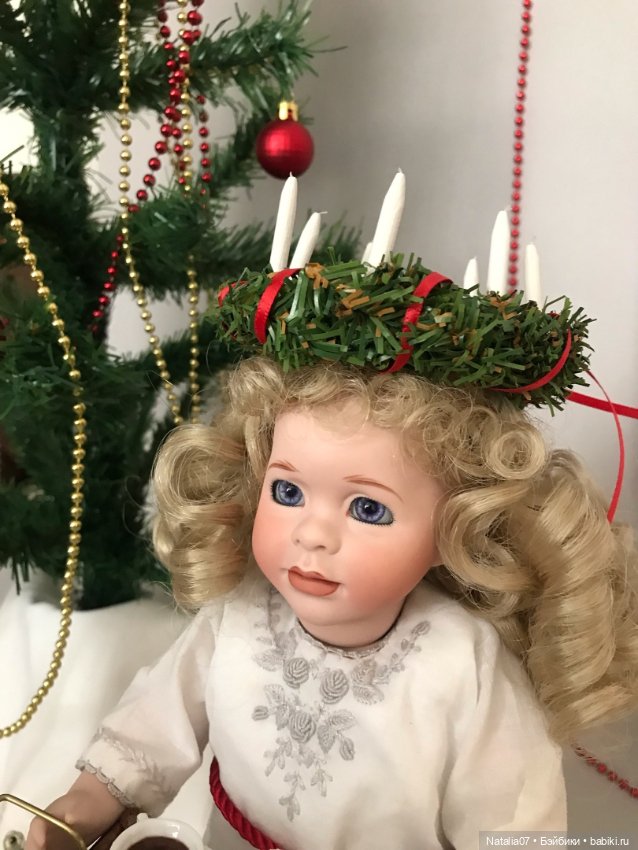 Праздник в Швеции, когда девушки надевают венок со свечами (фото 5)