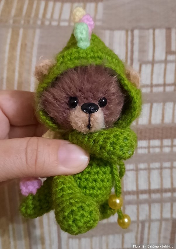 Мишка-малышка в костюме Дино (фото 3)