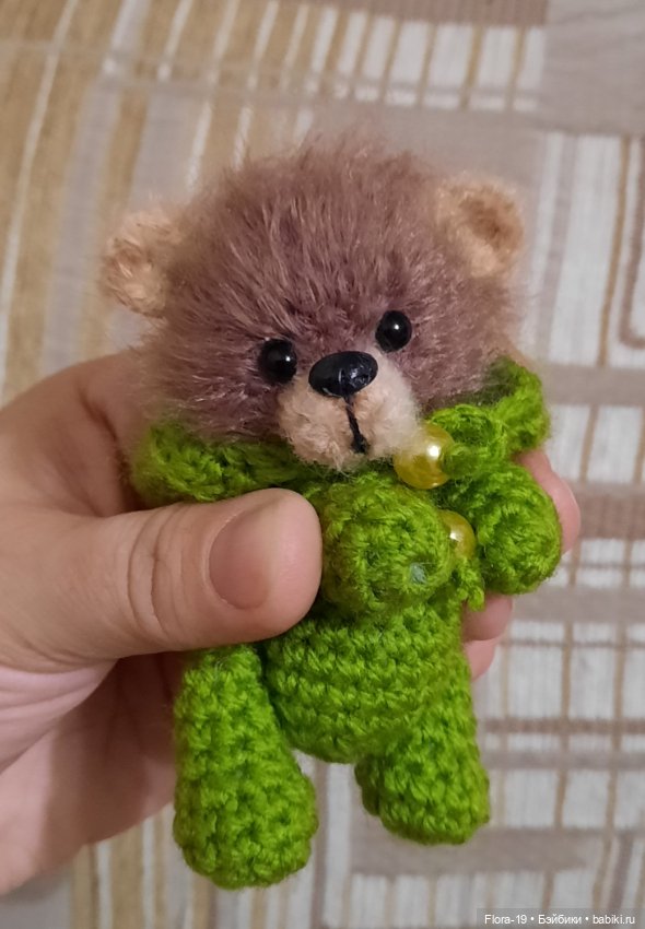 Мишка-малышка в костюме Дино