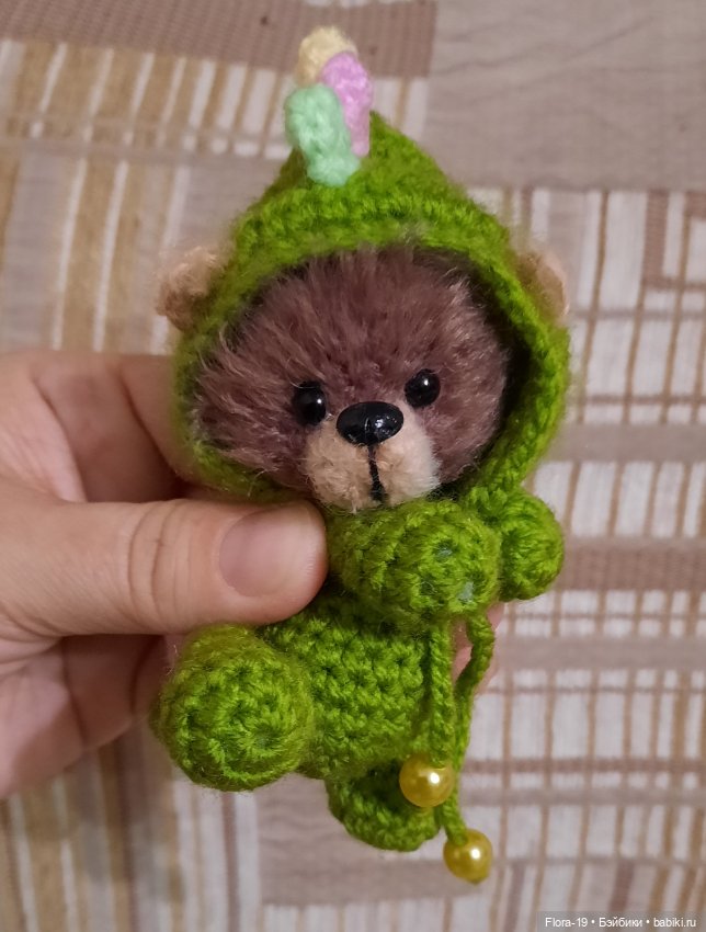 Мишка-малышка в костюме Дино (фото 2)