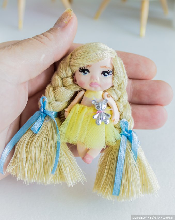⭐⭐⭐Кукла - брошь Эмма⭐⭐⭐ — Авторские миниатюрные куклы: лепка (фото 2)