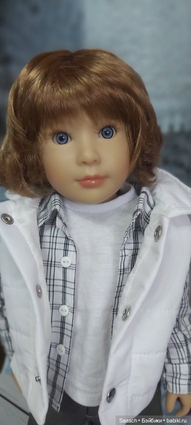 Мальчишки дружною толпой прикатили к нам домой