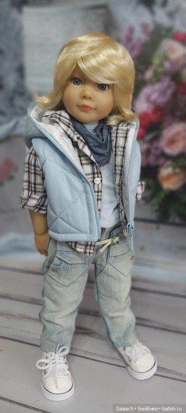 Мальчишки дружною толпой прикатили к нам домой