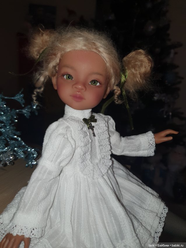 Девчушки под елочкой или Ёлка, прощай