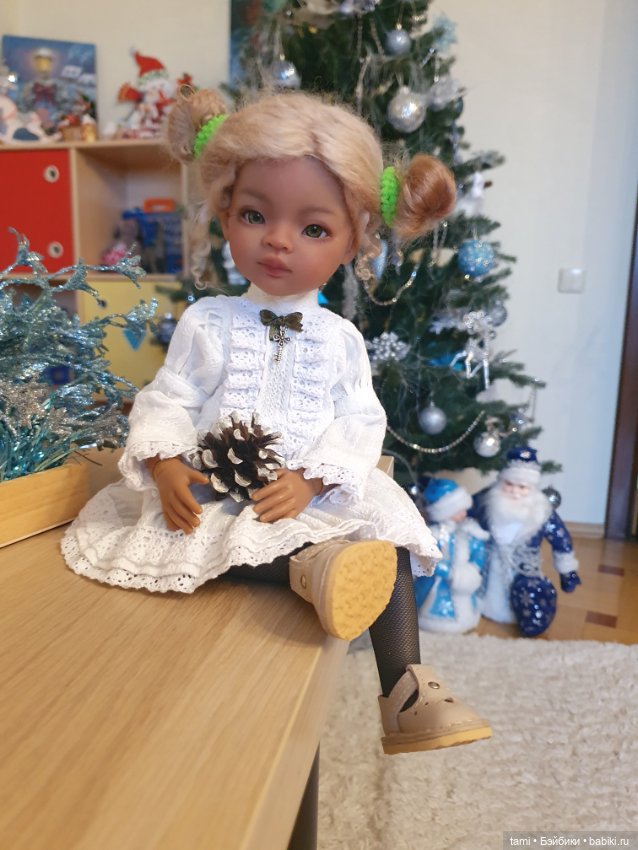 Девчушки под елочкой или Ёлка, прощай