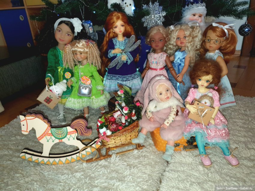 Девчушки под елочкой или Ёлка, прощай