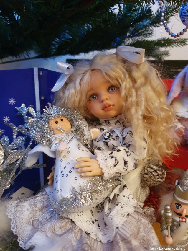 Девчушки под елочкой или Ёлка, прощай