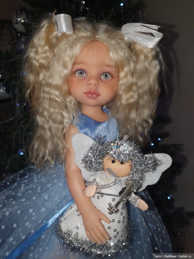 Девчушки под елочкой или Ёлка, прощай