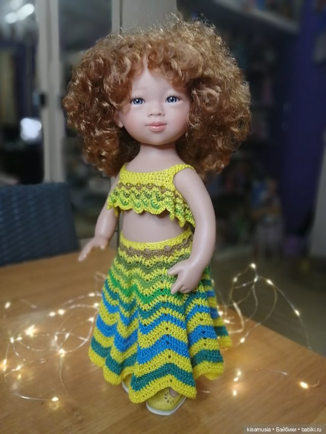 Кудрявая красавица в вязаных нарядах (фото 2)