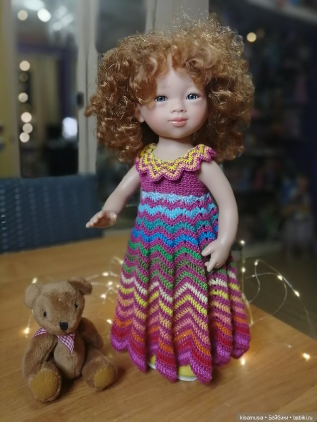 Кудрявая красавица в вязаных нарядах (фото 4)