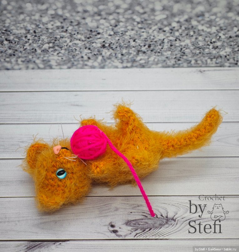 Озорной котёнок — Вязаные игрушки и амигуруми: крючком