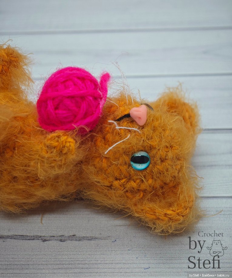 Озорной котёнок — Вязаные игрушки и амигуруми: крючком