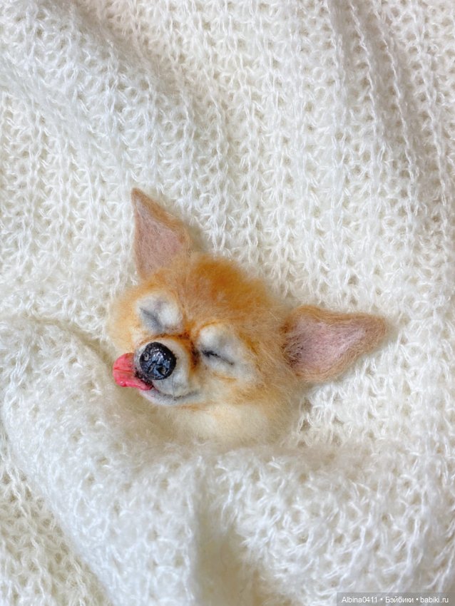 валяная шапочка с кошачьими ушками.