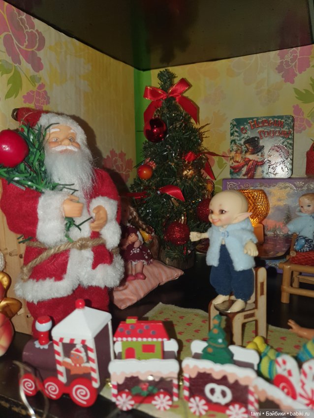 В кукольном доме — Коллекции игровых кукол (Playline): фото полок (фото 8)