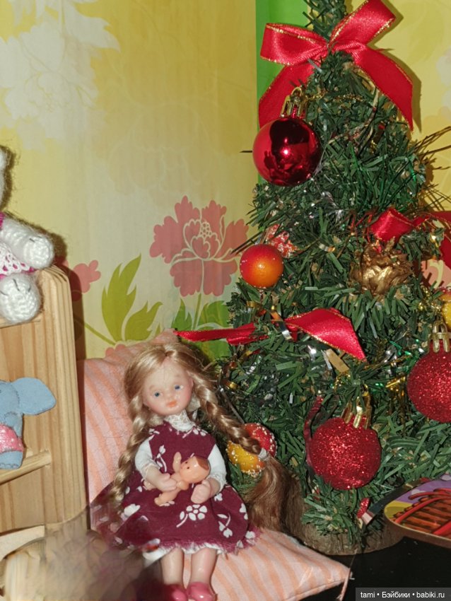 В кукольном доме — Коллекции игровых кукол (Playline): фото полок (фото 2)