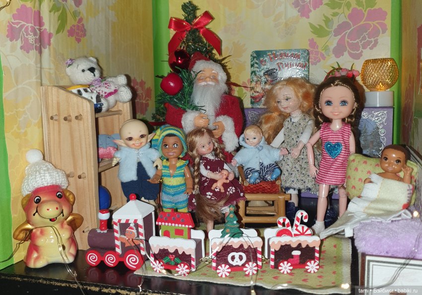 В кукольном доме — Коллекции игровых кукол (Playline): фото полок (фото 10)